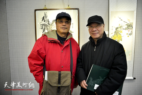 庞黎明、王平在画展现场。