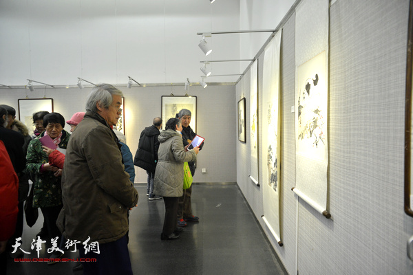 “薪火相传 丹青永续——纪念穆仲芹先生诞辰110周年名家作品展”现场。