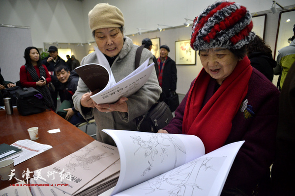 “薪火相传 丹青永续——纪念穆仲芹先生诞辰110周年名家作品展”现场。