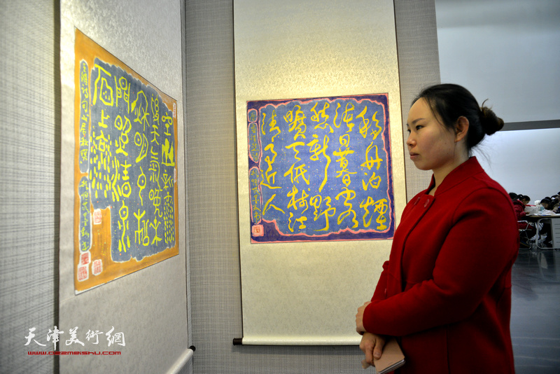 “迎新春·高振恒无墨彩书作品展”现场。