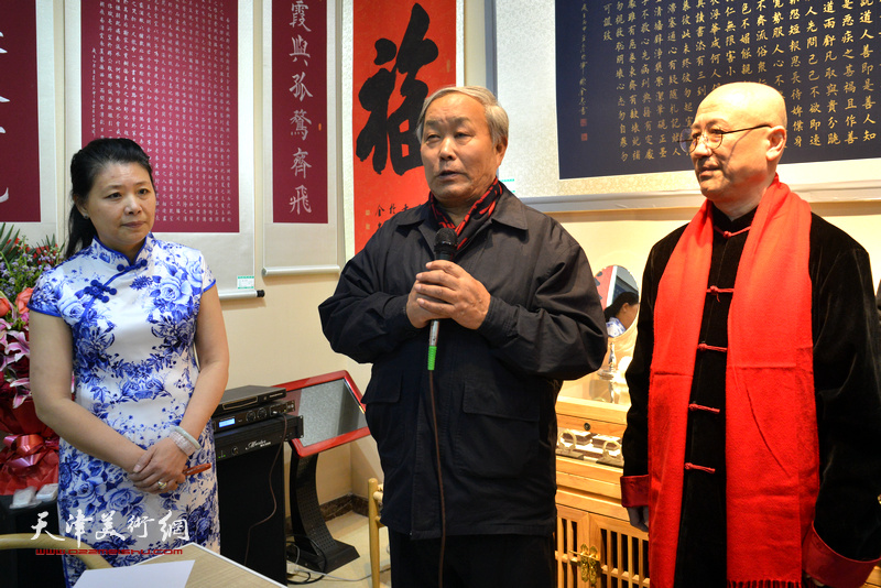 天津书协原主席唐云来到会祝贺。