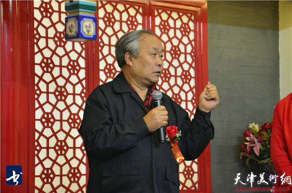 天津书协原主席唐云来致贺。