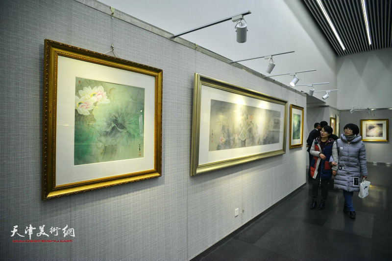 “盛世荷风—顾正主国画展”1月15日在天津图书馆艺术展厅开幕。