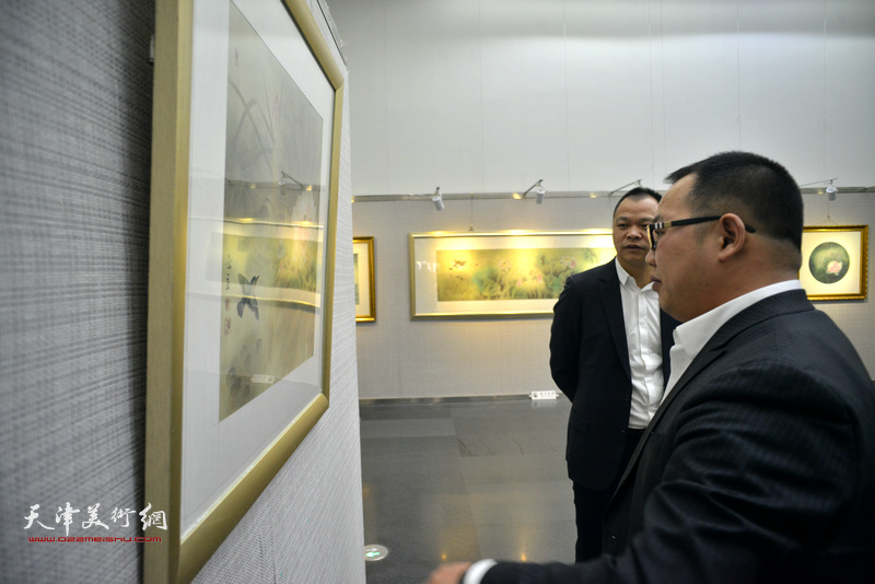 “盛世荷风—顾正主国画展”1月15日在天津图书馆艺术展厅开幕。