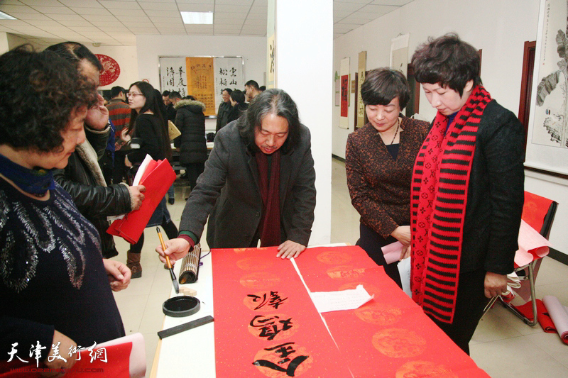 天津画院走进西青区西营门街为居民送艺术