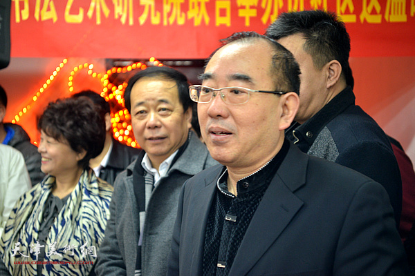 天津市政协书法艺术研究院秘书长陈宁表示要丰富基层群众的精神文化生活，为大家营造欢乐祥和的春节氛围。