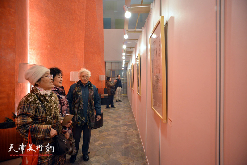 “花鸟迎春—郭书仁、翟洪涛花鸟作品艺术沙龙展”在乐 天百货MVG空间举行。