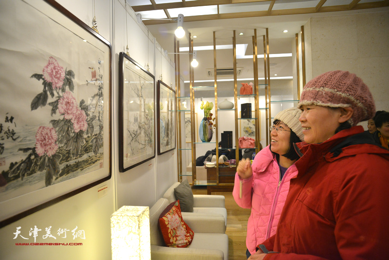 “花鸟迎春—郭书仁、翟洪涛花鸟作品艺术沙龙展”在乐 天百货MVG空间举行。