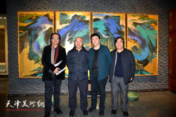 王书平、景玉民、李耀春与李博隽在“李博隽作品馆”。