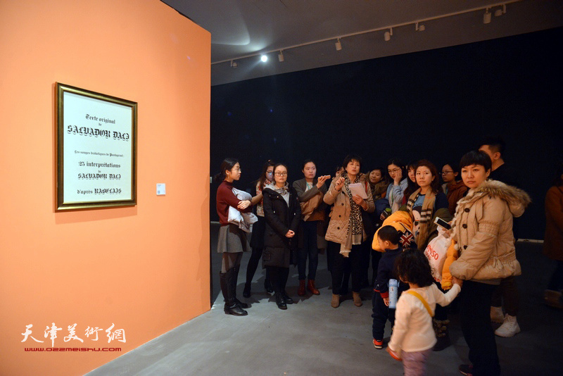 “达利的派对——超现实主义大师萨尔瓦多·达利艺术大展”于今天1月25日—3月26日期间在天津美术馆三层展厅展出。