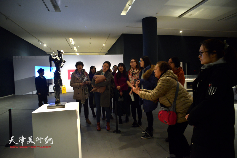 “达利的派对——超现实主义大师萨尔瓦多·达利艺术大展”在天津美术馆展出。