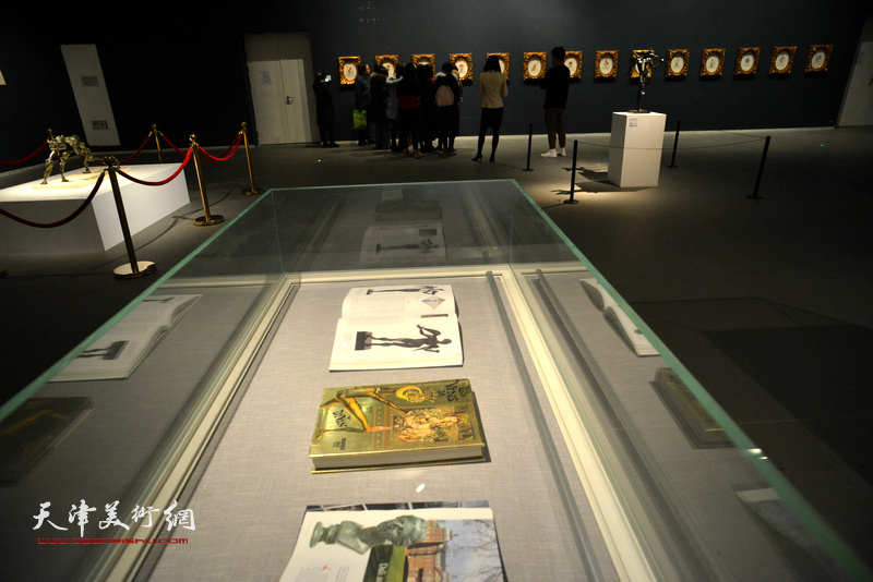 “达利的派对——超现实主义大师萨尔瓦多·达利艺术大展”在天津美术馆展出。