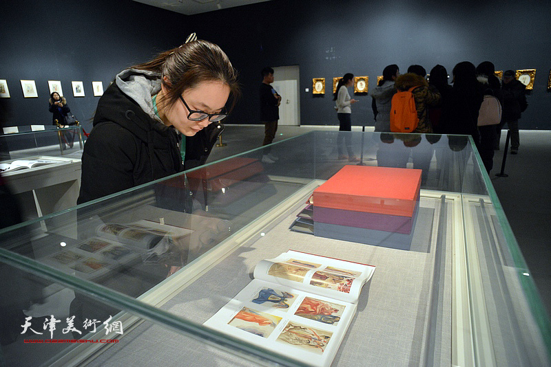 “达利的派对——超现实主义大师萨尔瓦多·达利艺术大展”在天津美术馆展出。