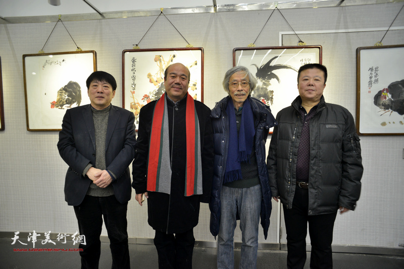 姚景卿、孟庆占、潘晓鸥、高原春在画展现场。