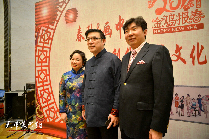 著名主持人刘冰、春秋文化集团董事长王健、春秋旗袍艺术节总策划遂然在现场。