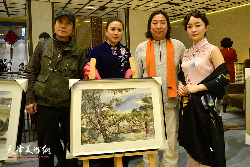 画家杨亦谦、杨俊甫与葛芳在现场。
