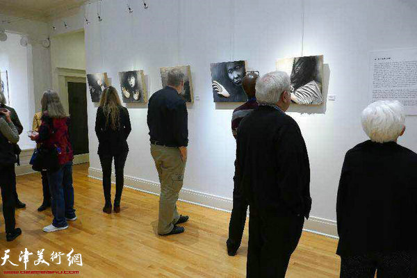 旅美天津籍女雕塑家、画家黄瑾个展在曼菲斯开幕