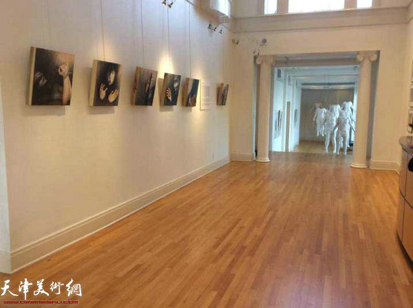 旅美天津籍女雕塑家、画家黄瑾个展在孟菲斯开幕。