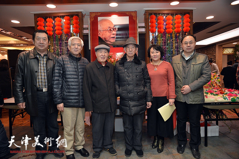 左起：孙玉河、陆福林、孙贵璞、孙芳、孙瑜、李新禹在庆寿聚会现