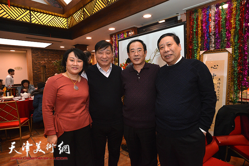 左起：孙瑜、皮志刚、卞昭宏、杨利民在庆寿聚会现场。