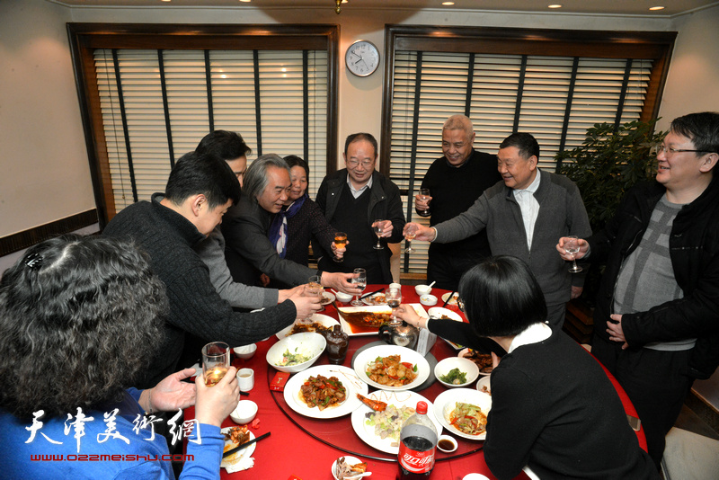 霍春阳、余明海、姜陆在庆寿宴上。