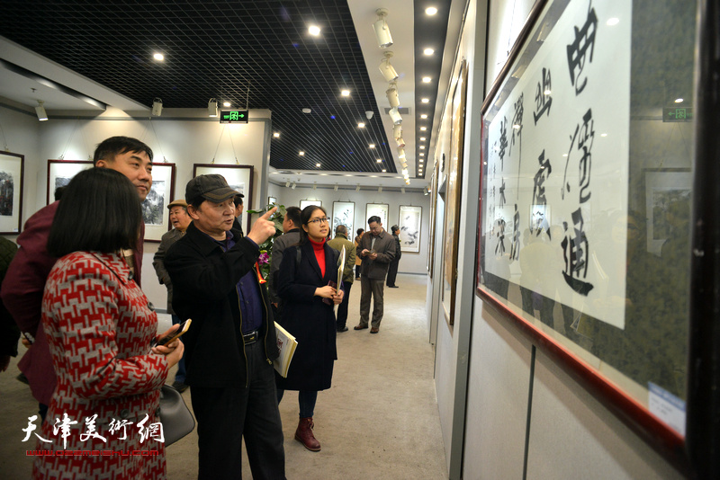 “丁酉新春——津门六名家书画展”现场。