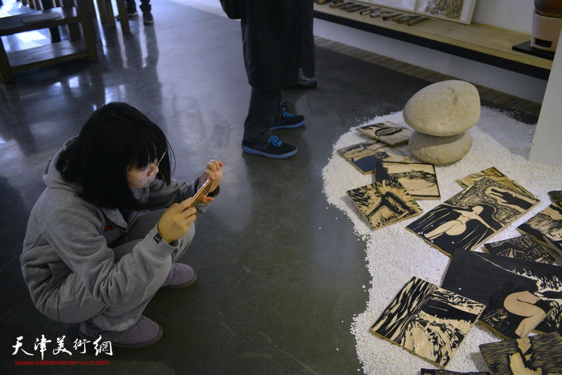 墨迹刀痕-卢龙黑白木刻作品展