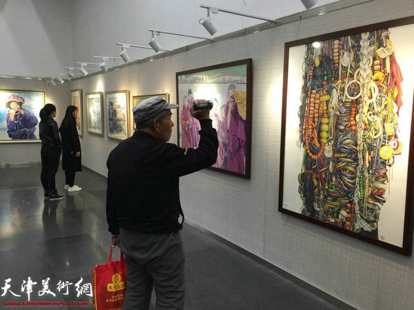 “纯粹无界·壹柒·张新佳 、焦小红 、乔晋津三人展”开展就绪。