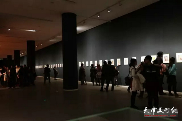 达利展展厅观众爆满