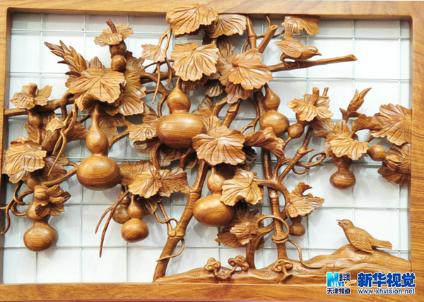 王树元精美的“一体式”木雕作品。