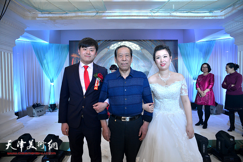 佟有为与孙文、赵爽在婚礼上。