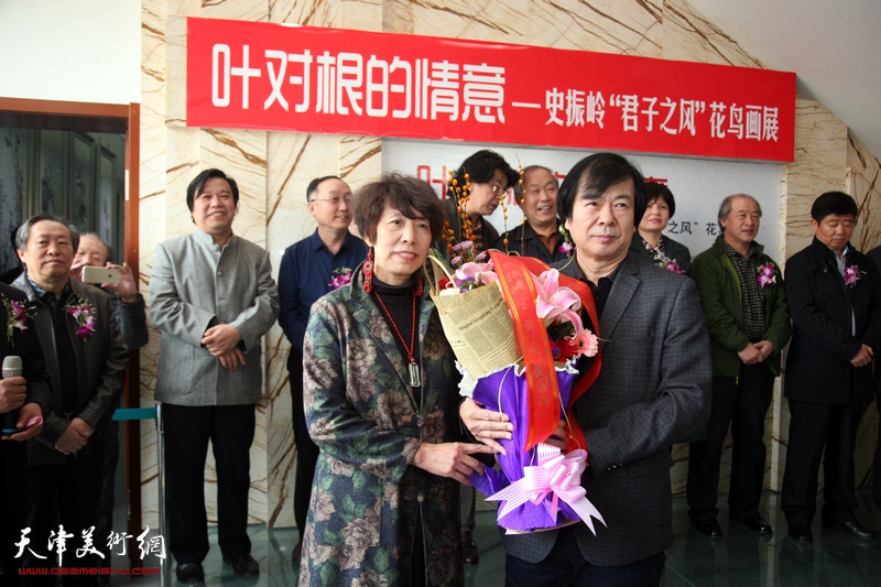 叶对根的情意--史振岭君子之风花鸟画展