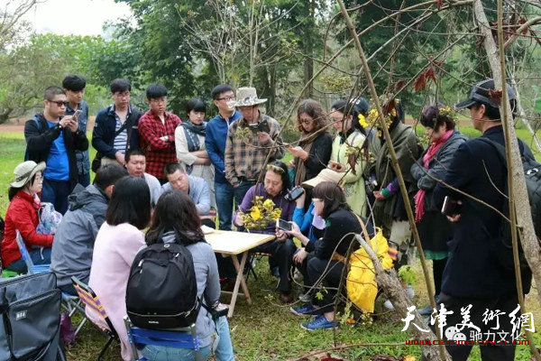 贾广健带学生到西双版纳采风写生