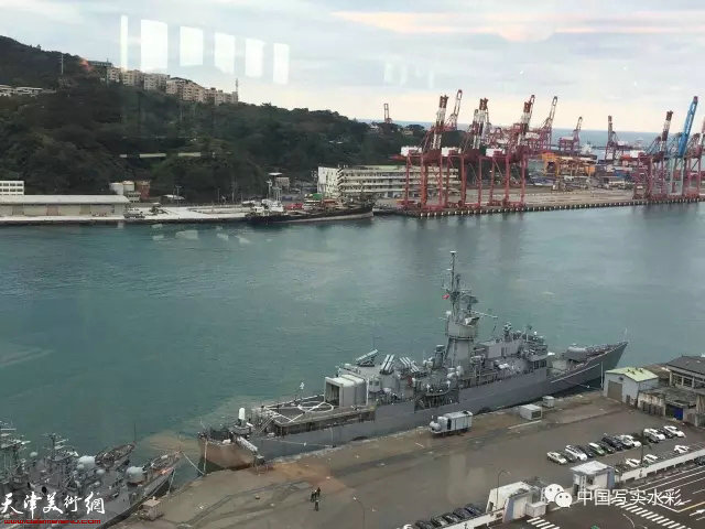 窗外的基隆军港