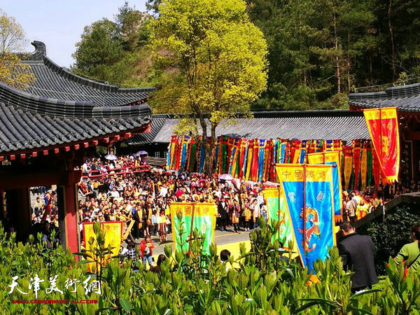 天津画家参加清明缙云海峡两岸共祭轩辕黄帝典礼