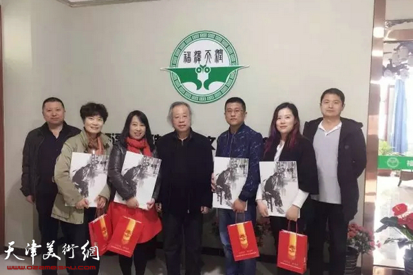 扬州八怪研究院书画公益研修班到津拜访王金厚先生