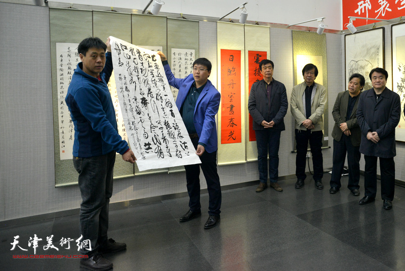 天津市文化产业协会副会长、天津长城书画院副院长霍然为书画展写来贺词。
