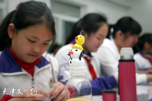 天津面塑艺术家刘芳走进小学课堂