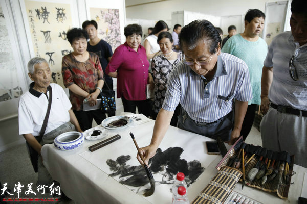 吕宝珠现场笔会中