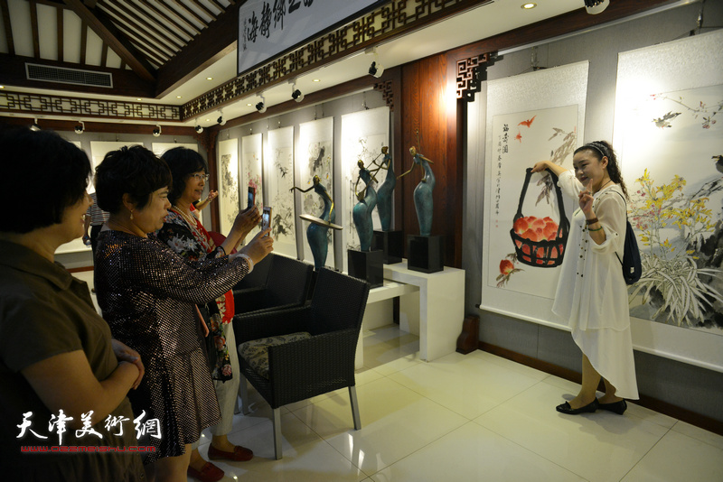 “五月情怀·同窗五人中国画作品展”现场。