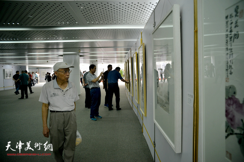 “素心若雪---肖培金中国画展”现场。