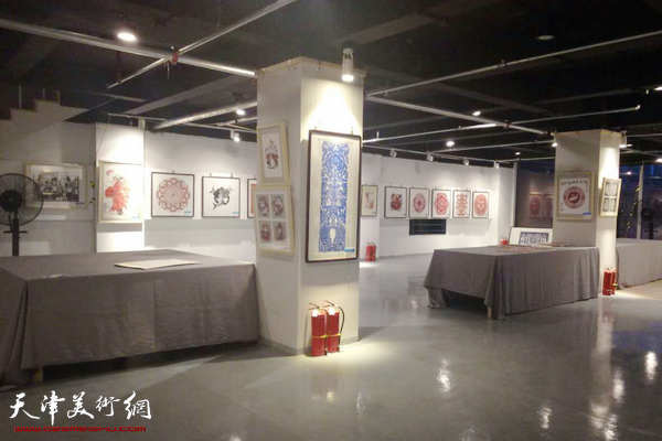 天津美术学院研培成果展现场。