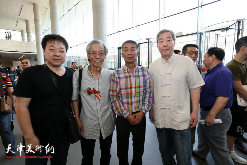 左起：左锡云、姚景卿、邓国源、张亚光在画展开幕式现场。