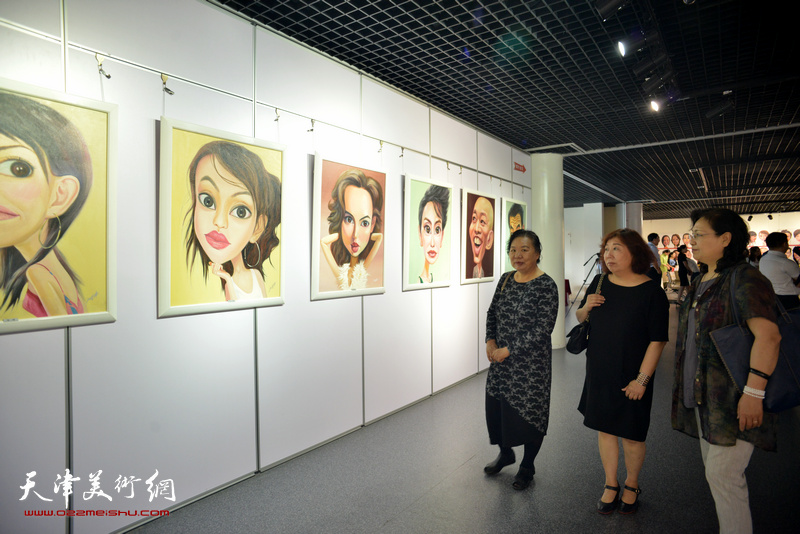 乔晋津名人肖像漫画展