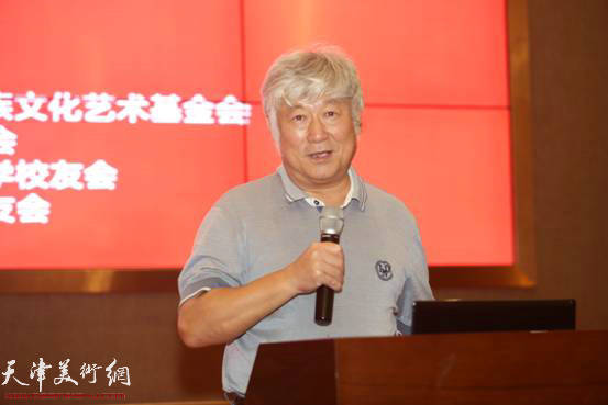 原广州市文联主席乔平发表讲话。