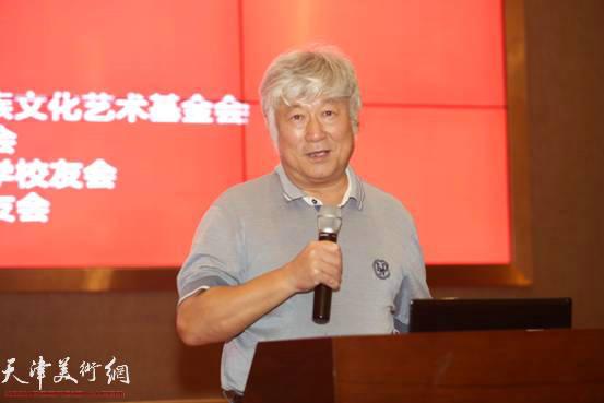 原广州市文联主席乔平发表讲话。