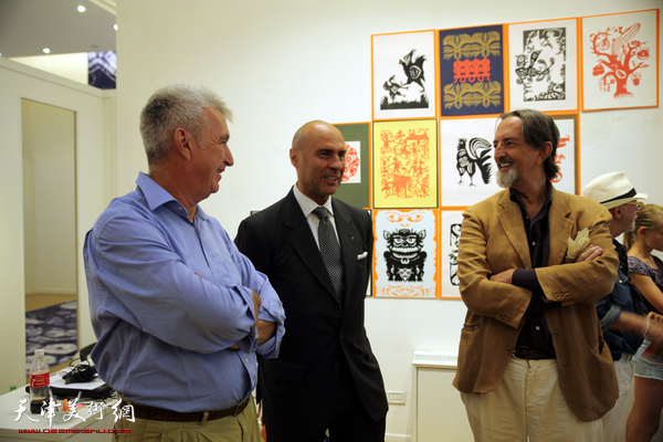 （图3）意大利知名艺术家Giorgio Piccaia、伦巴地大区高尔夫俱乐部总裁Stefano Masullo.JPG、意大利著名时尚摄影大师Giovanni GastelCaro