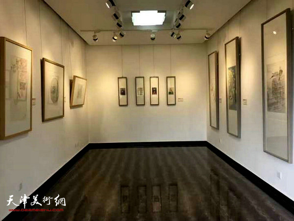 “好好学习一2017贾广健花鸟画工作室毕业作品展”现场。