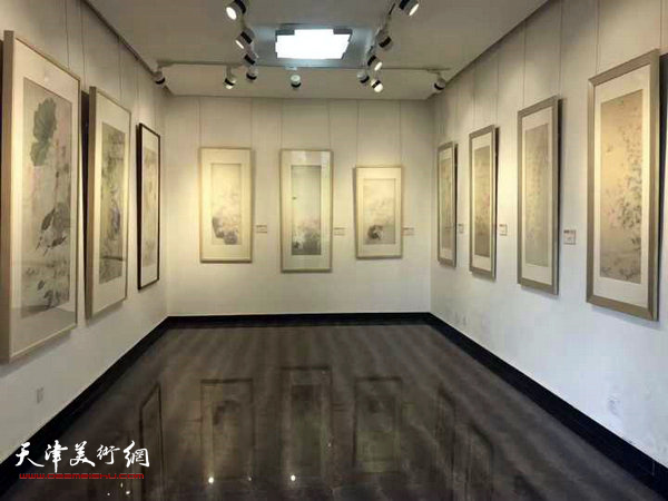 “好好学习一2017贾广健花鸟画工作室毕业作品展”现场。