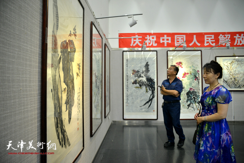朱荷红莲赤子心—鲁平作品天津展8月1日在天津市图书馆开幕。
